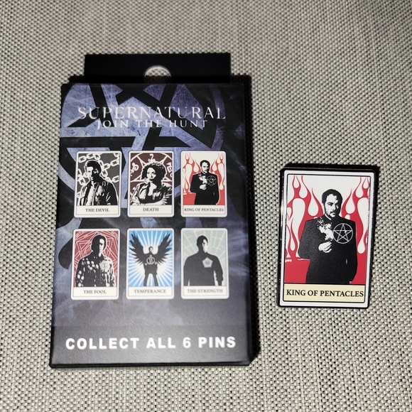 Boxlunch Accessories - Supernatural Tarot Pin - Crowley / King Of Pentacles